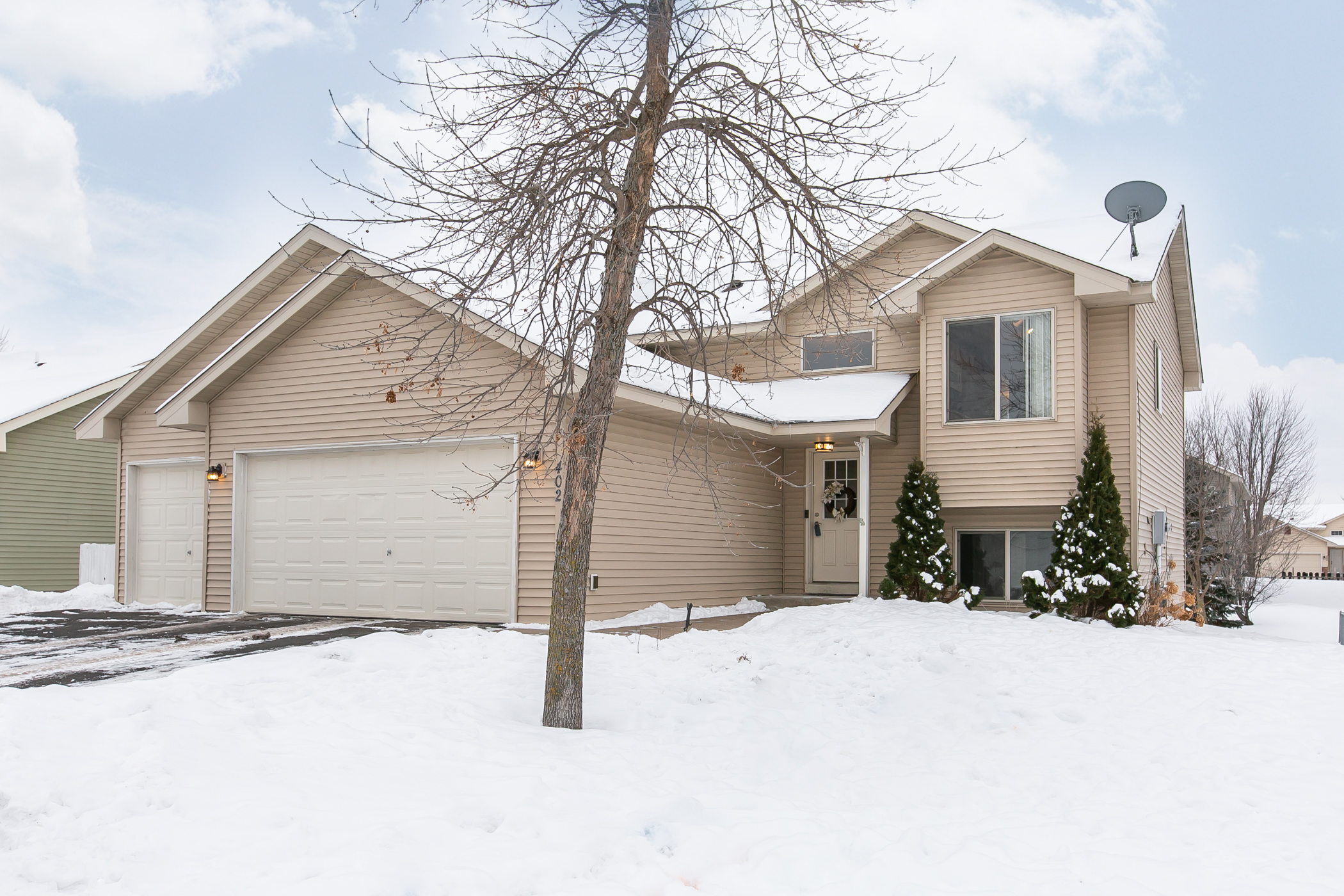 Phenomenal open floor plan to enjoy at this home for sale in Isanti! header image.
