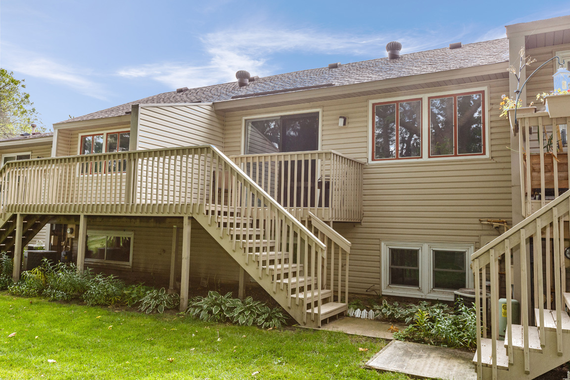 Townhome SOLD in Coon Rapids has been updated and is move in ready! header image.