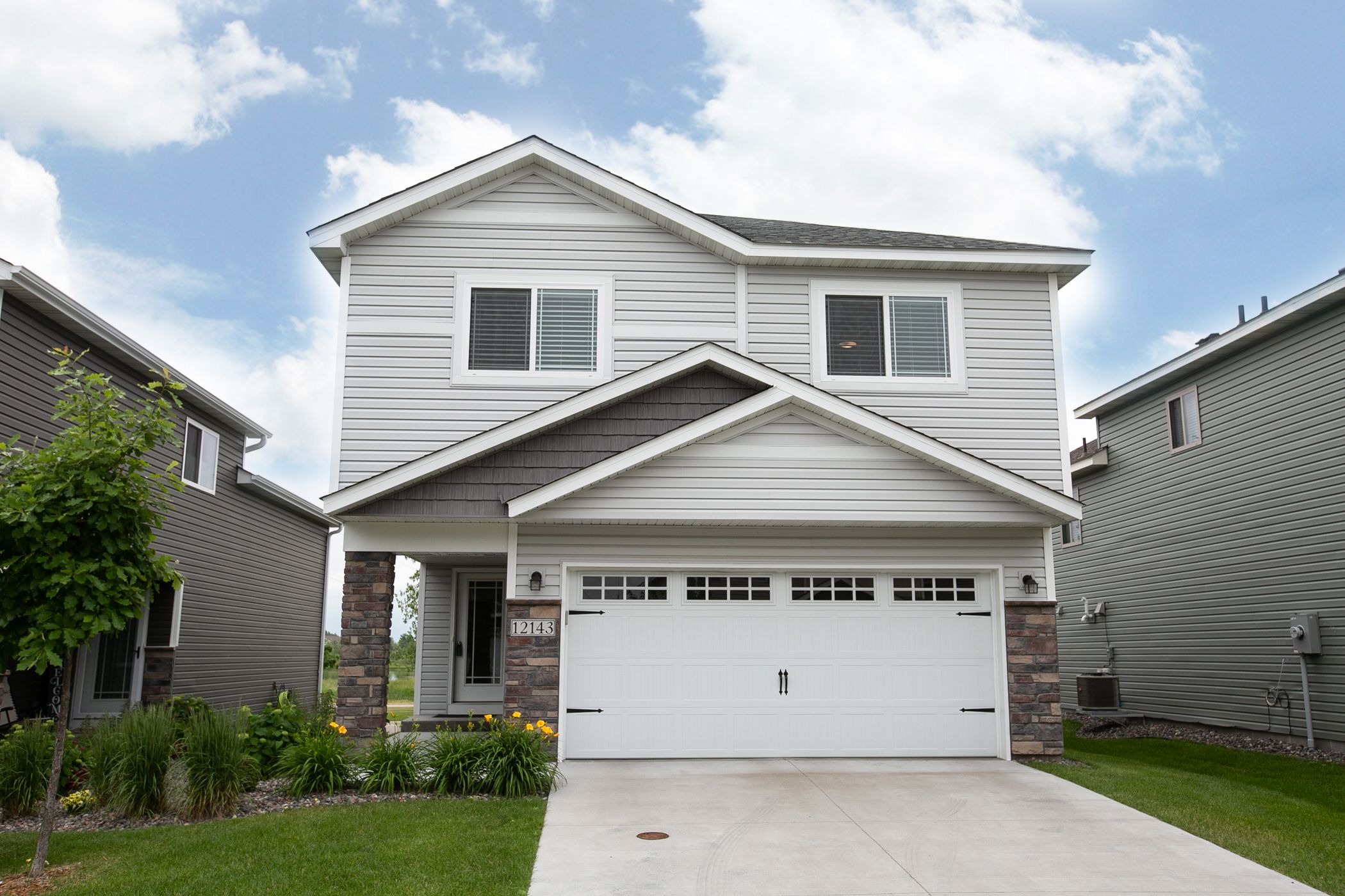 Minnesota Housing Market by Season: When to Buy & Sell header image.