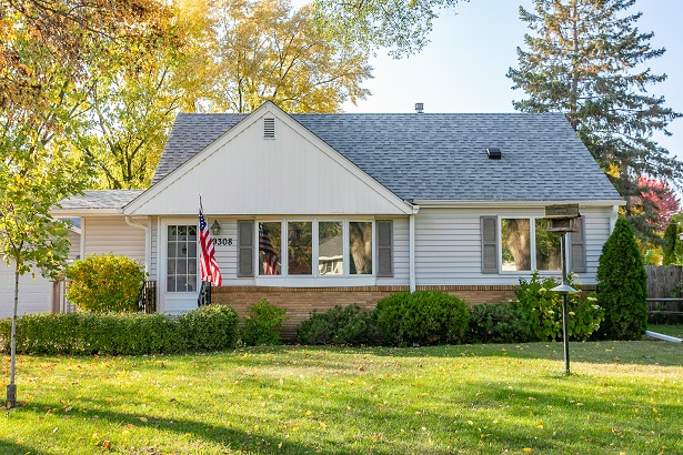 @Blaine has a #homeforsale that had a remodel! SOLD??and??CLOSED! header image.