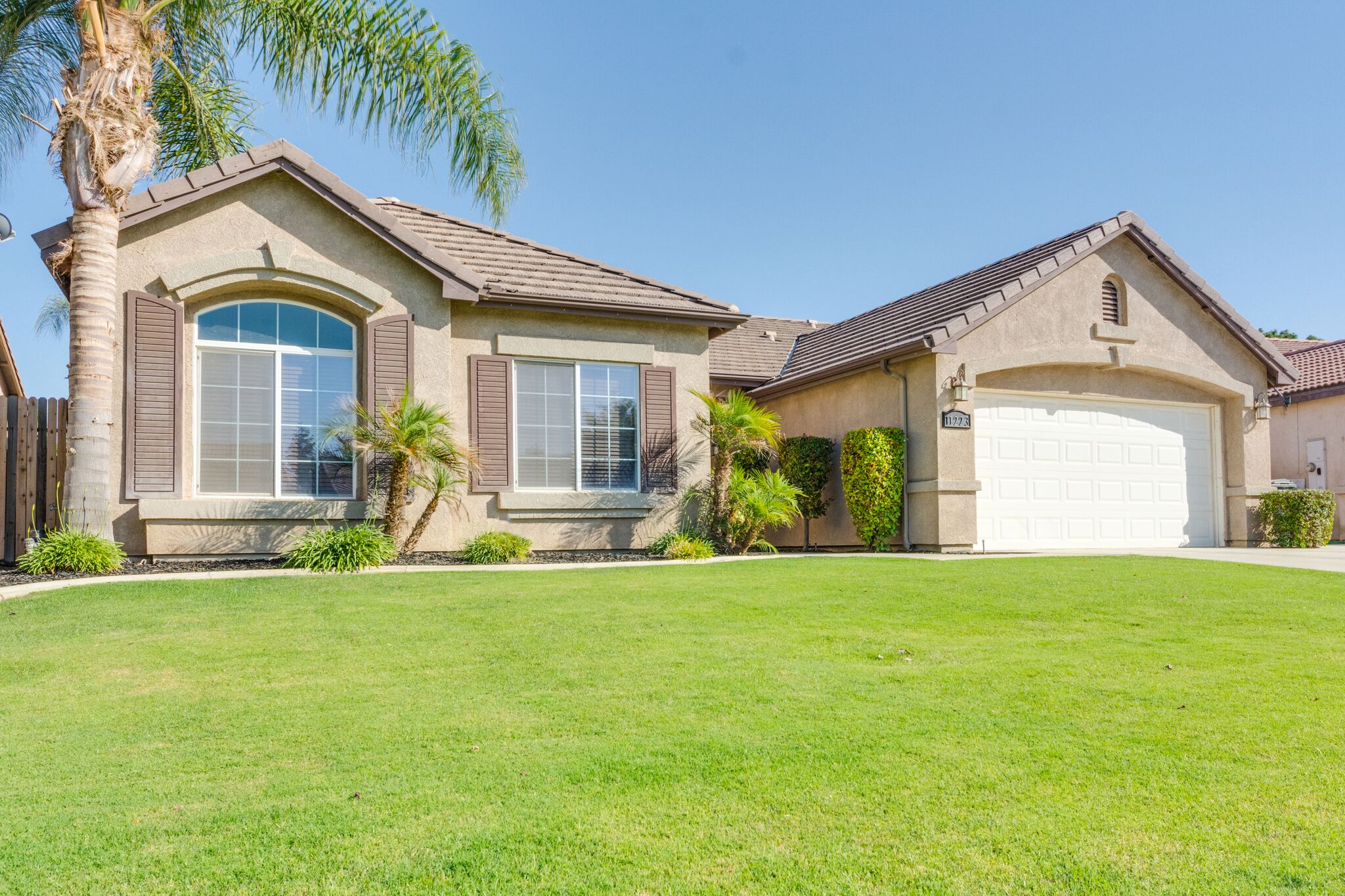 How do you determine how to price your home for sale? header image.