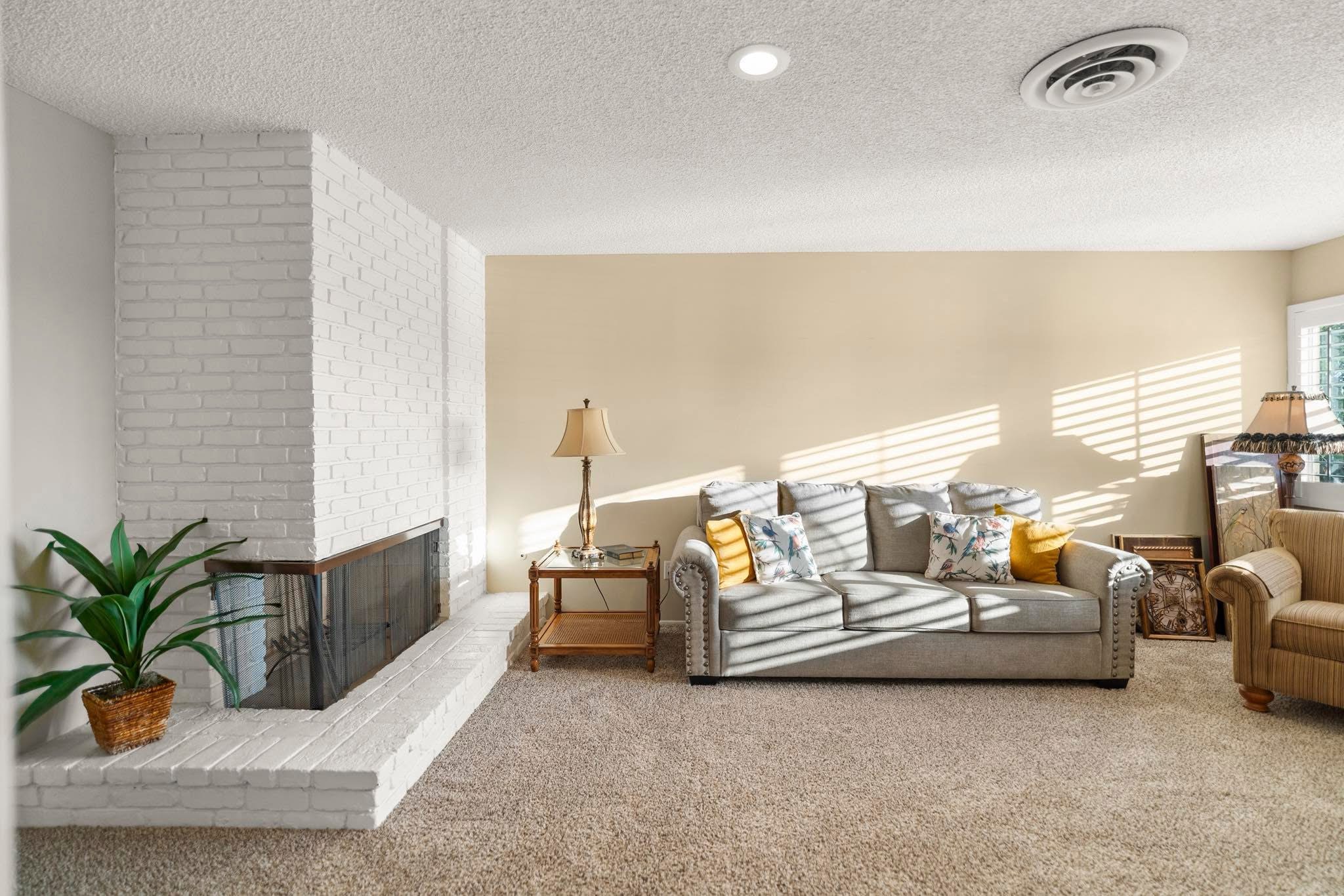 Why Hire a Local Bakersfield Listing Agent with 30+ Years of Experience header image.