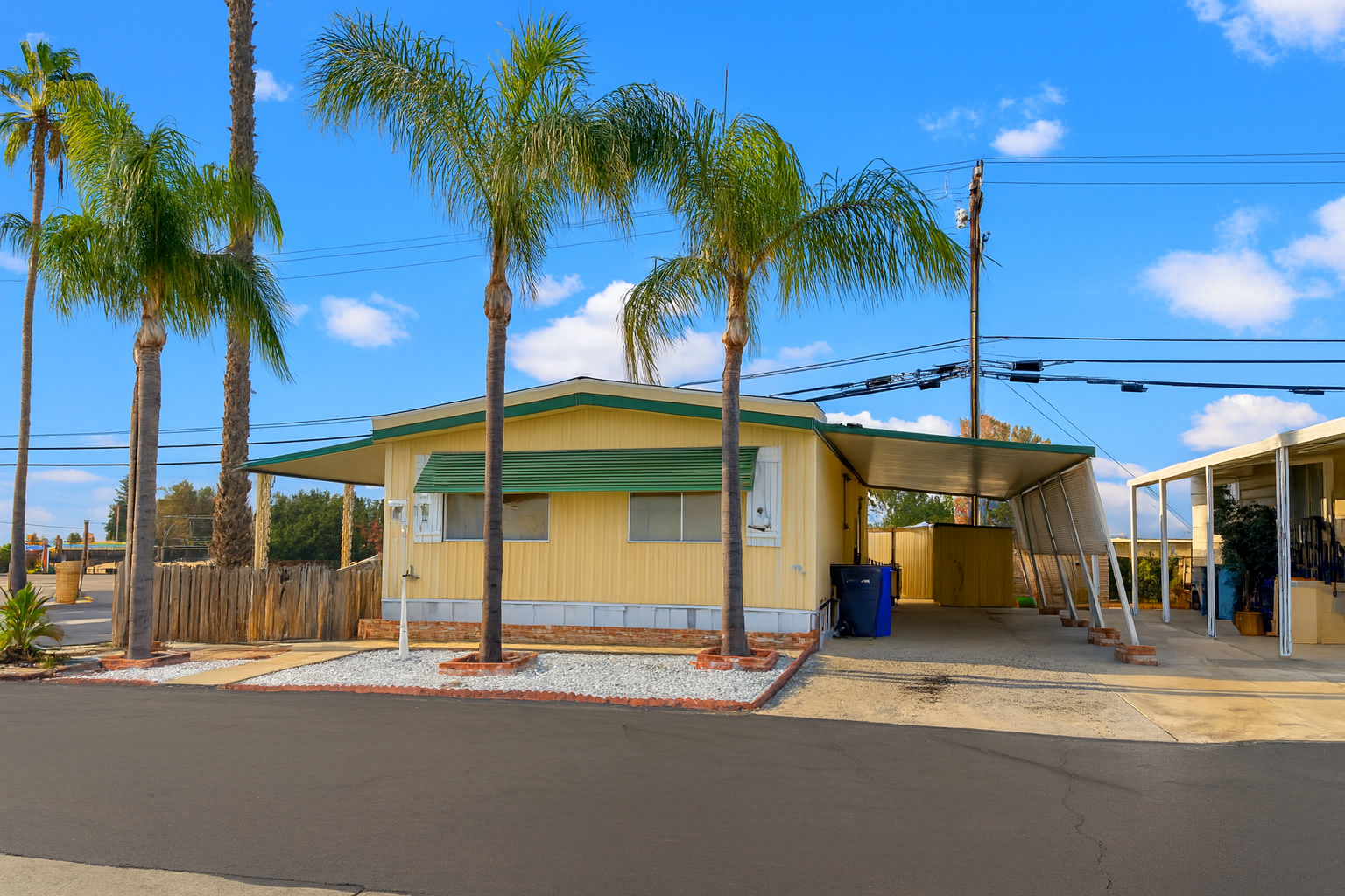 Super Affordable Mobil Home For sale $59,900 Bakersfield, CA header image.