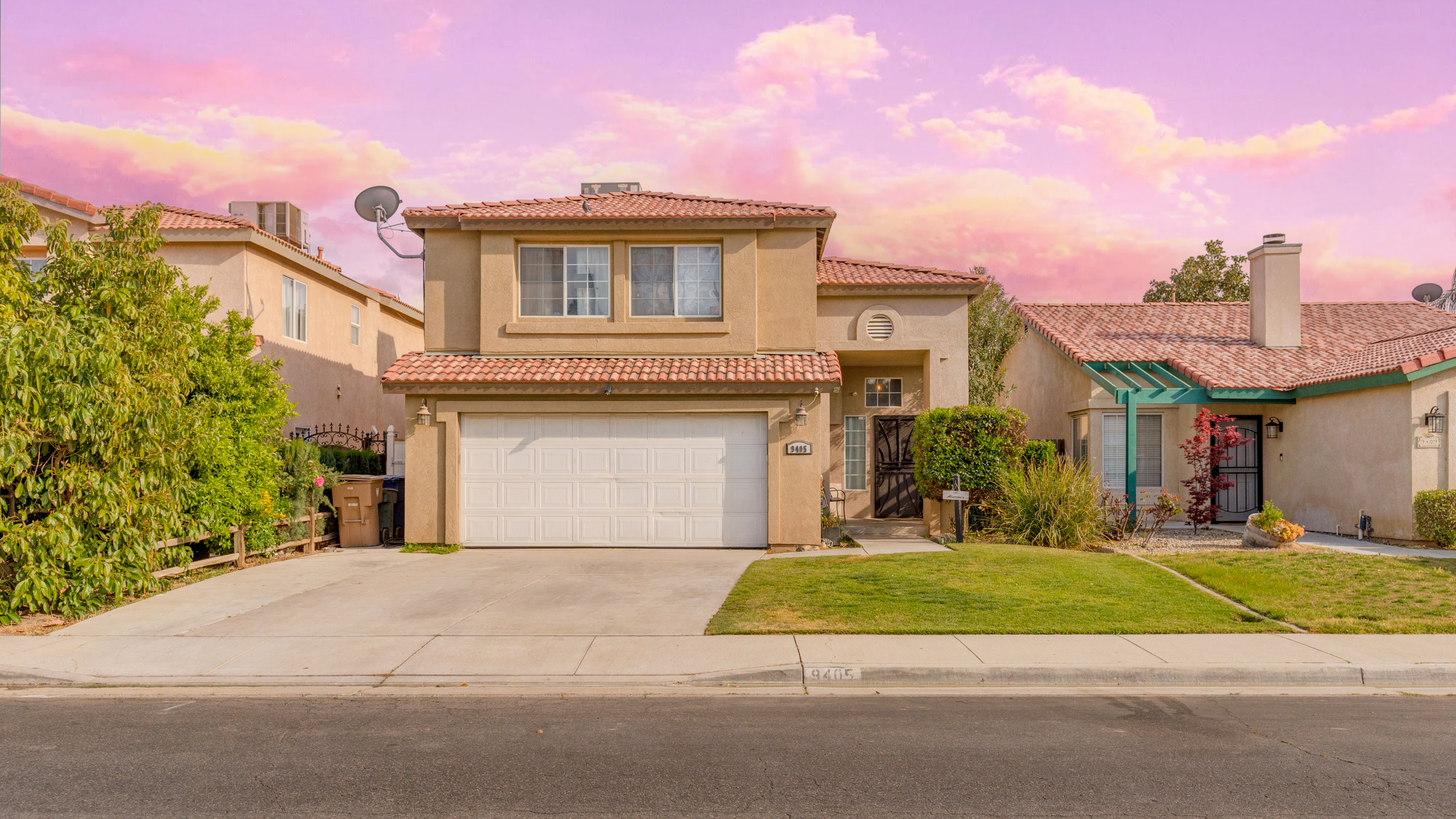 Searching for a Spacious 6-Bedroom Two-Story Home in Bakersfield header image.