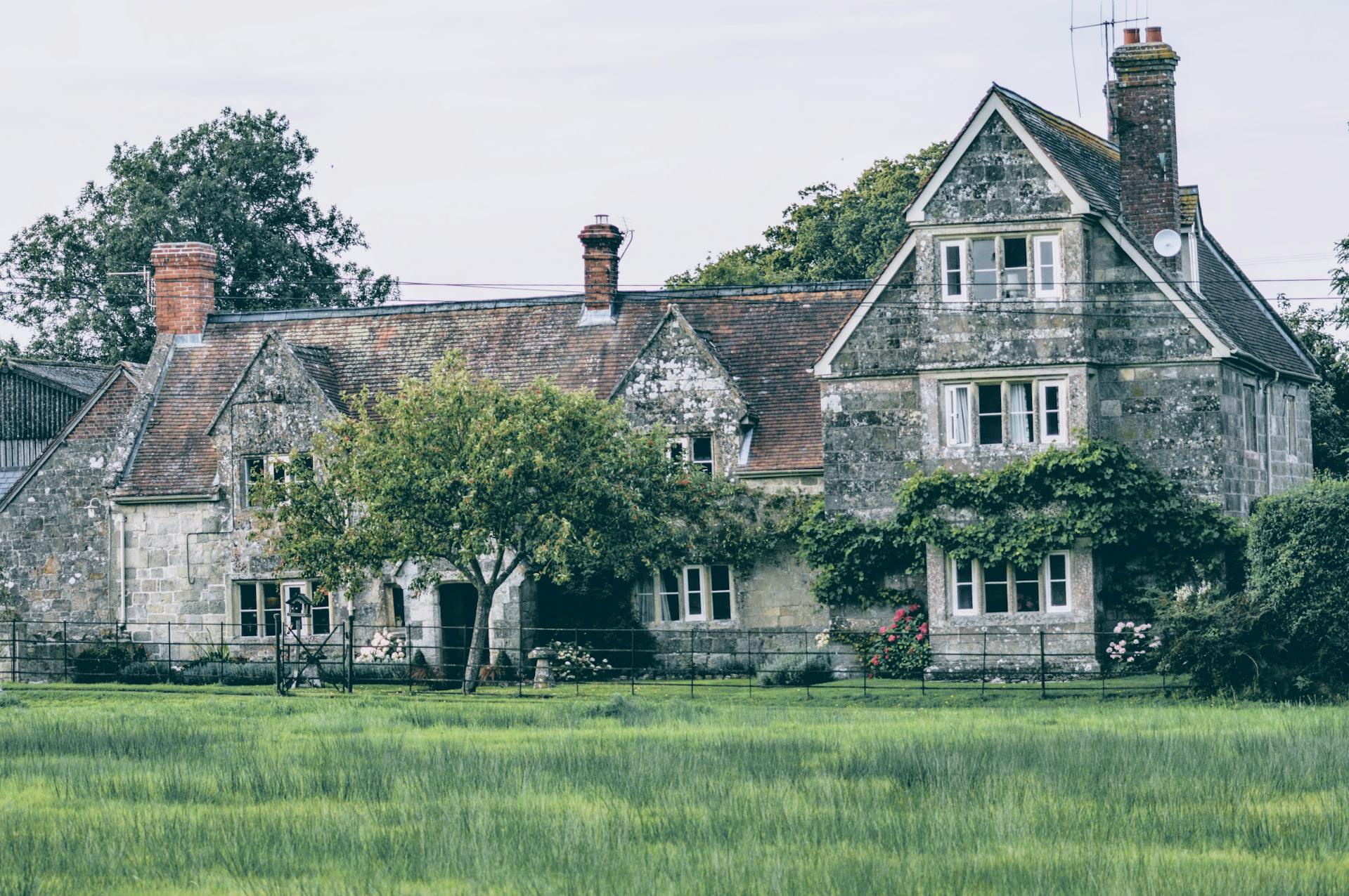 Charming or Challenging? What You Need to Know Before Buying an Old House header image.