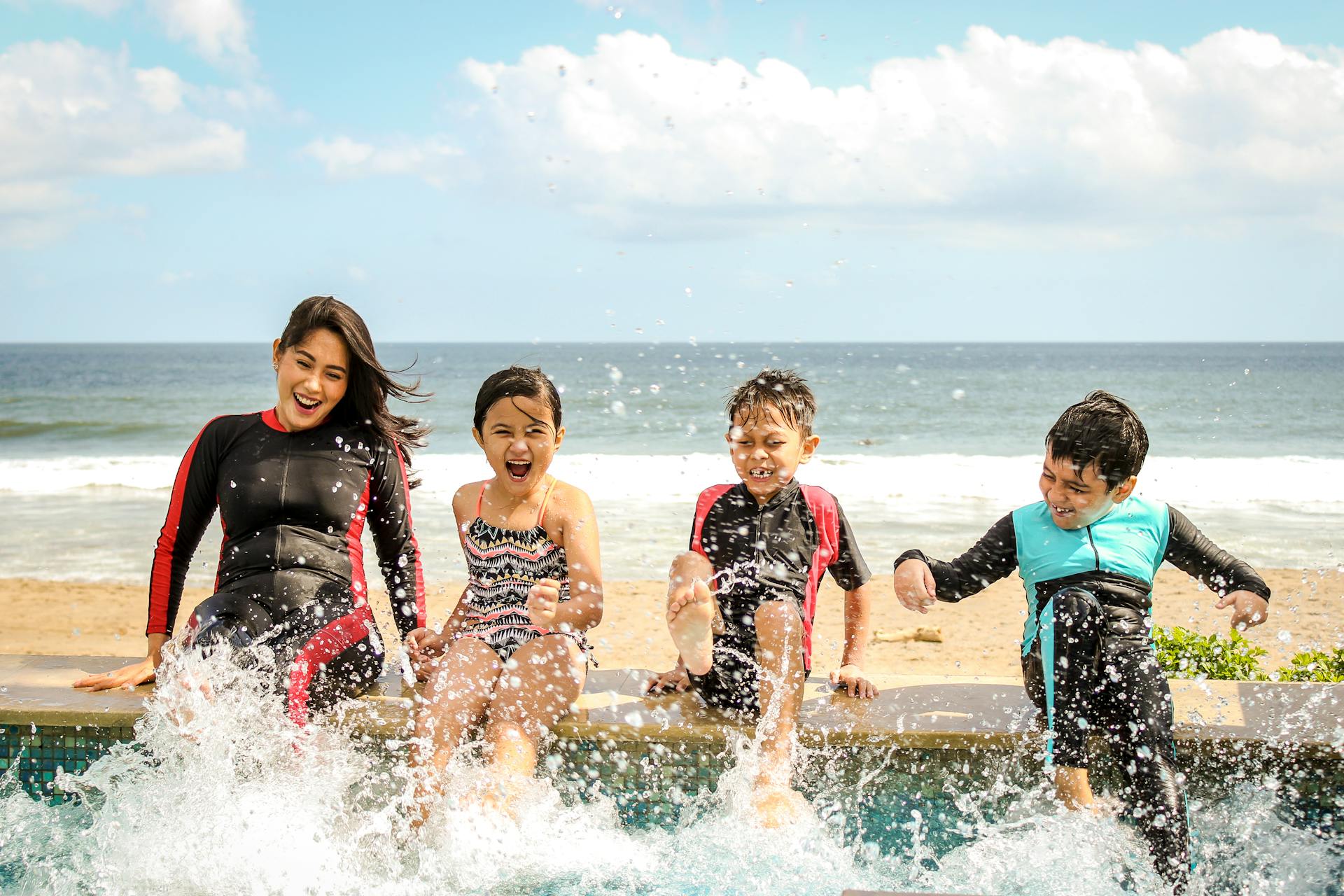 7 Real-Life Tips for Planning a Family Vacation Everyone Will Love header image.