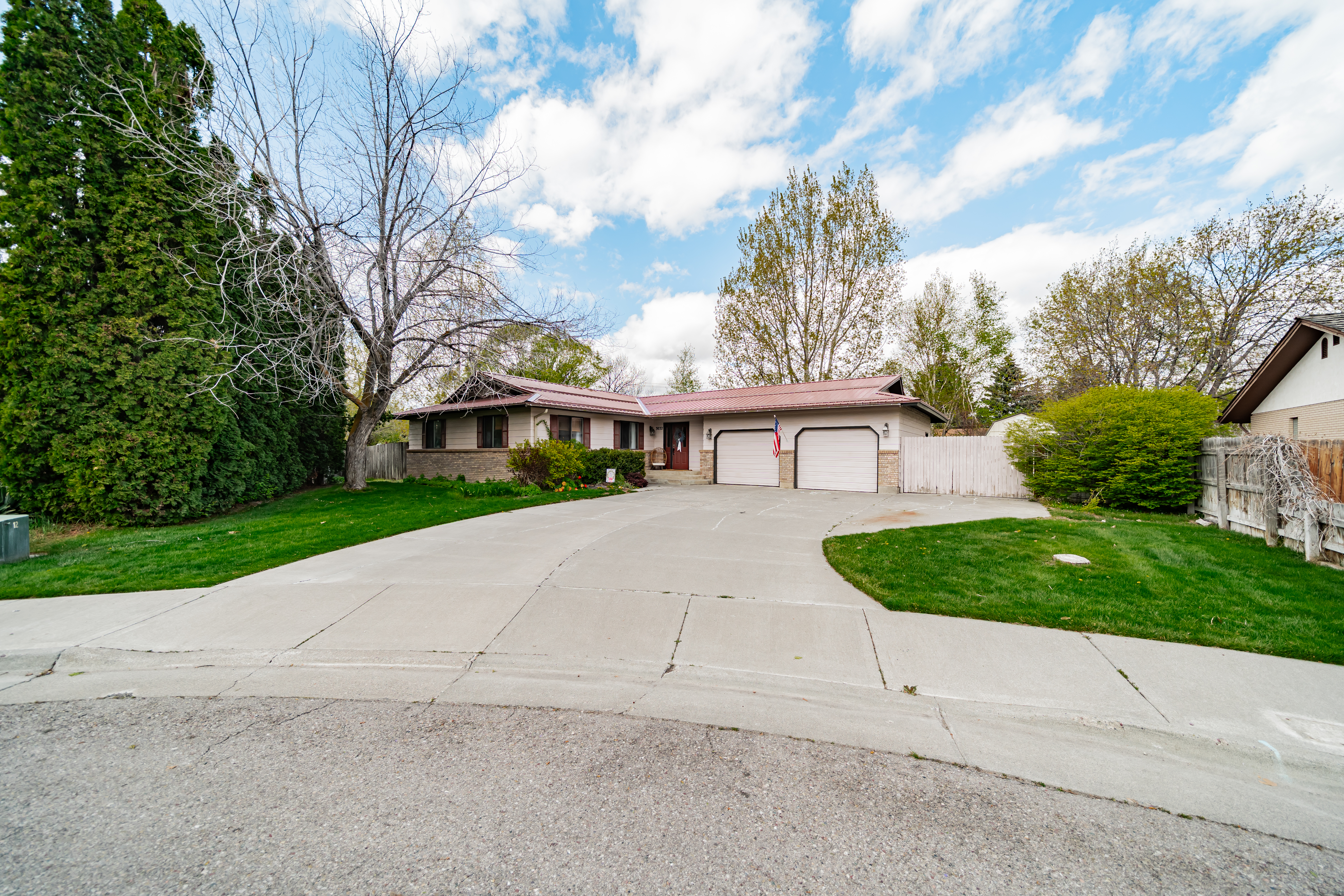 New Idaho Falls Listing: 5-Bedroom Cul-de-Sac Home at 3032 Hartert Dr — $465,000 header image.