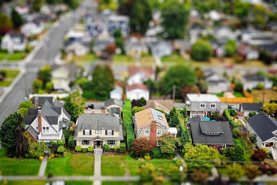 Charming suburban neighborhood near Washington, D.C. with spacious homes, green lawns, and families enjoying the outdoors