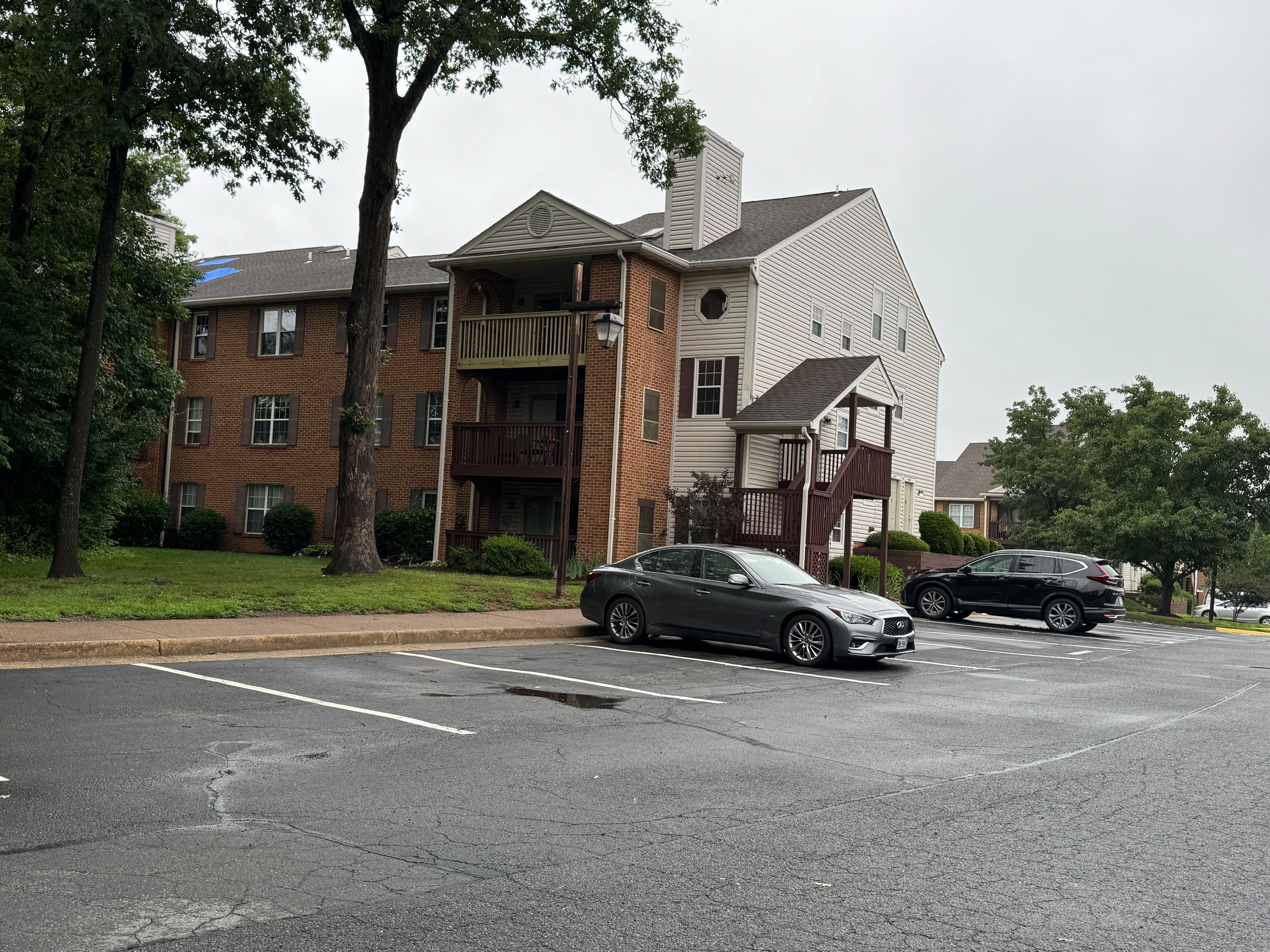 The well-maintained condominium buildings at Rollingwood of Manassas offer spacious layouts and convenient, off-street resident parking.
