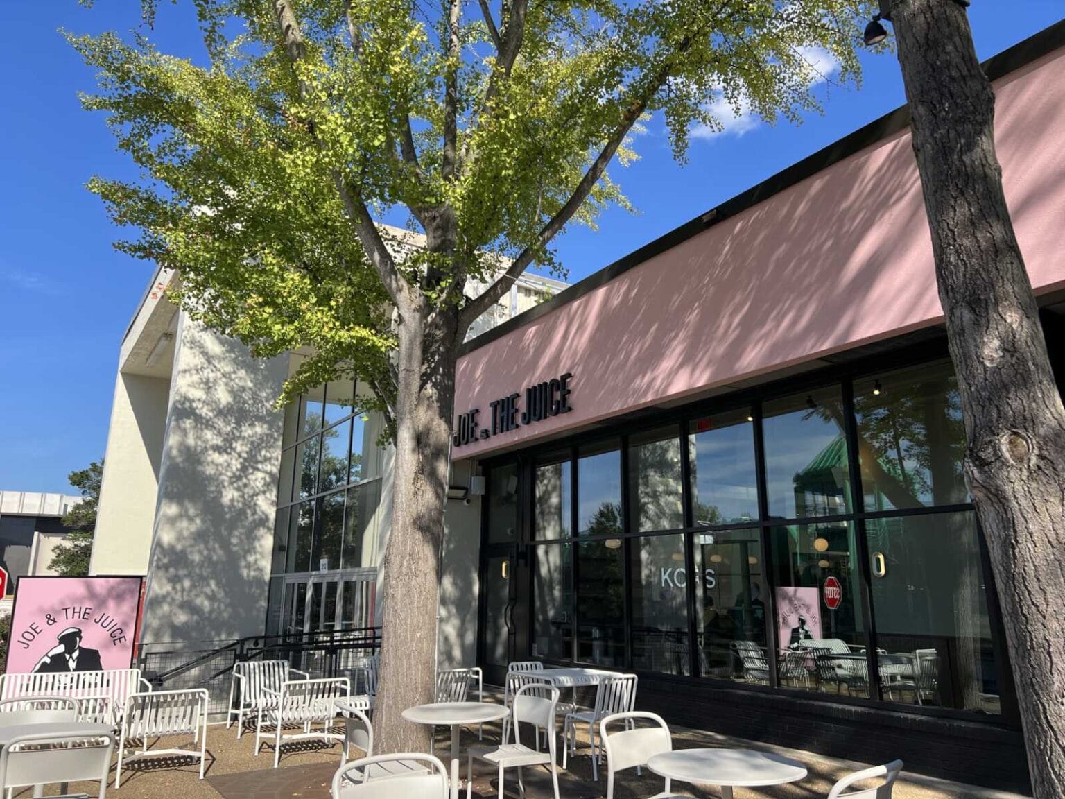 Joe & The Juice storefront and outdoor seating at Tysons Corner Center, courtesy of Joe & The Juice