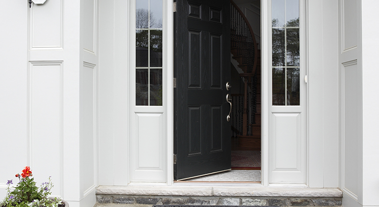 Don’t Tackle Selling Your Home on Your Own – an Agent Can Help header image.