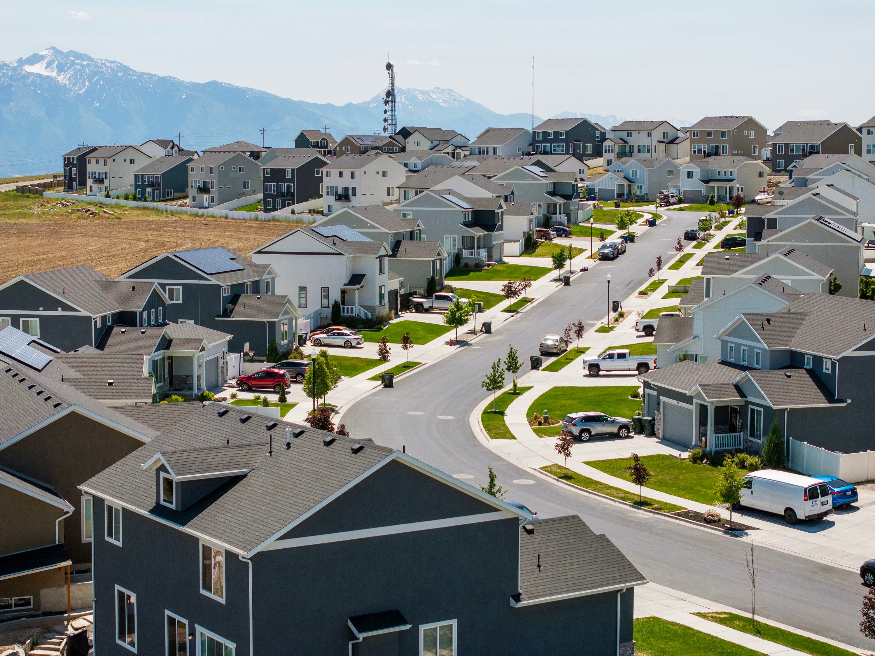Why High Building Permits Benefit Utah Buyers header image.