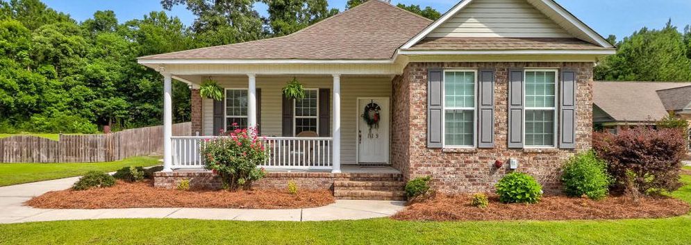 Landscape Staging Tips to Help Sell Your Home header image.