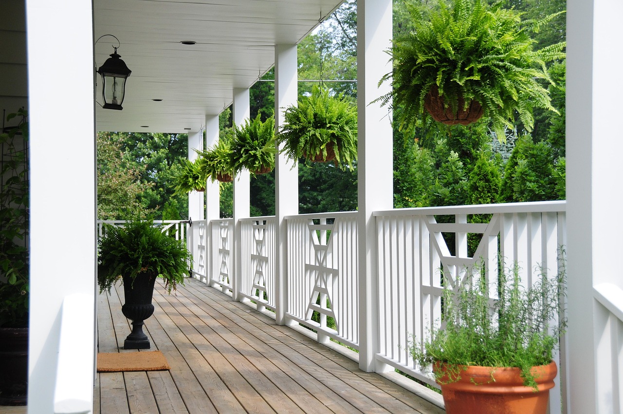 Coastal Charm: Architectural Features and Design Tips for North Carolina Beach Homes header image.