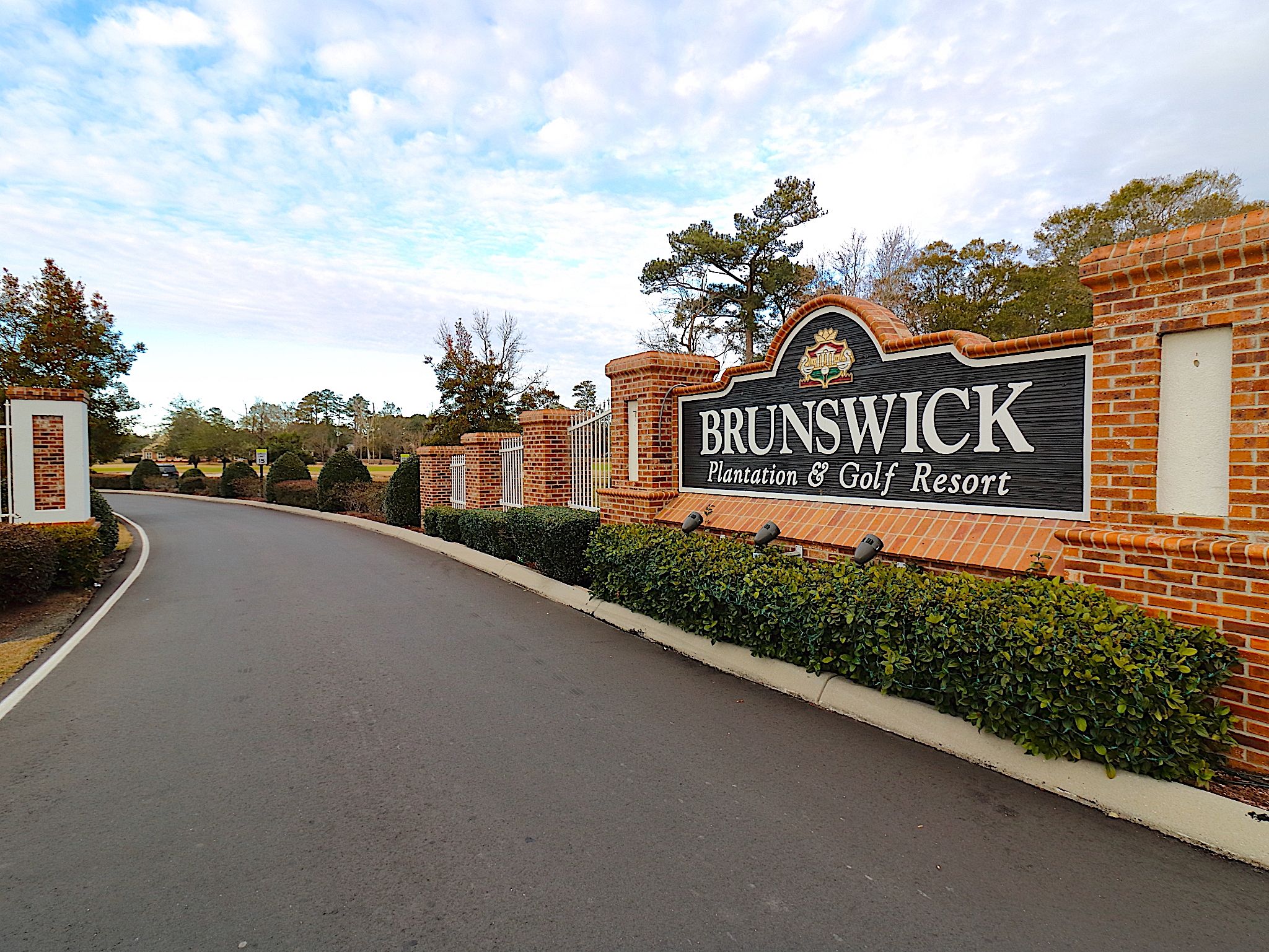 What You Need to Know Before Moving to a Gated Community header image.