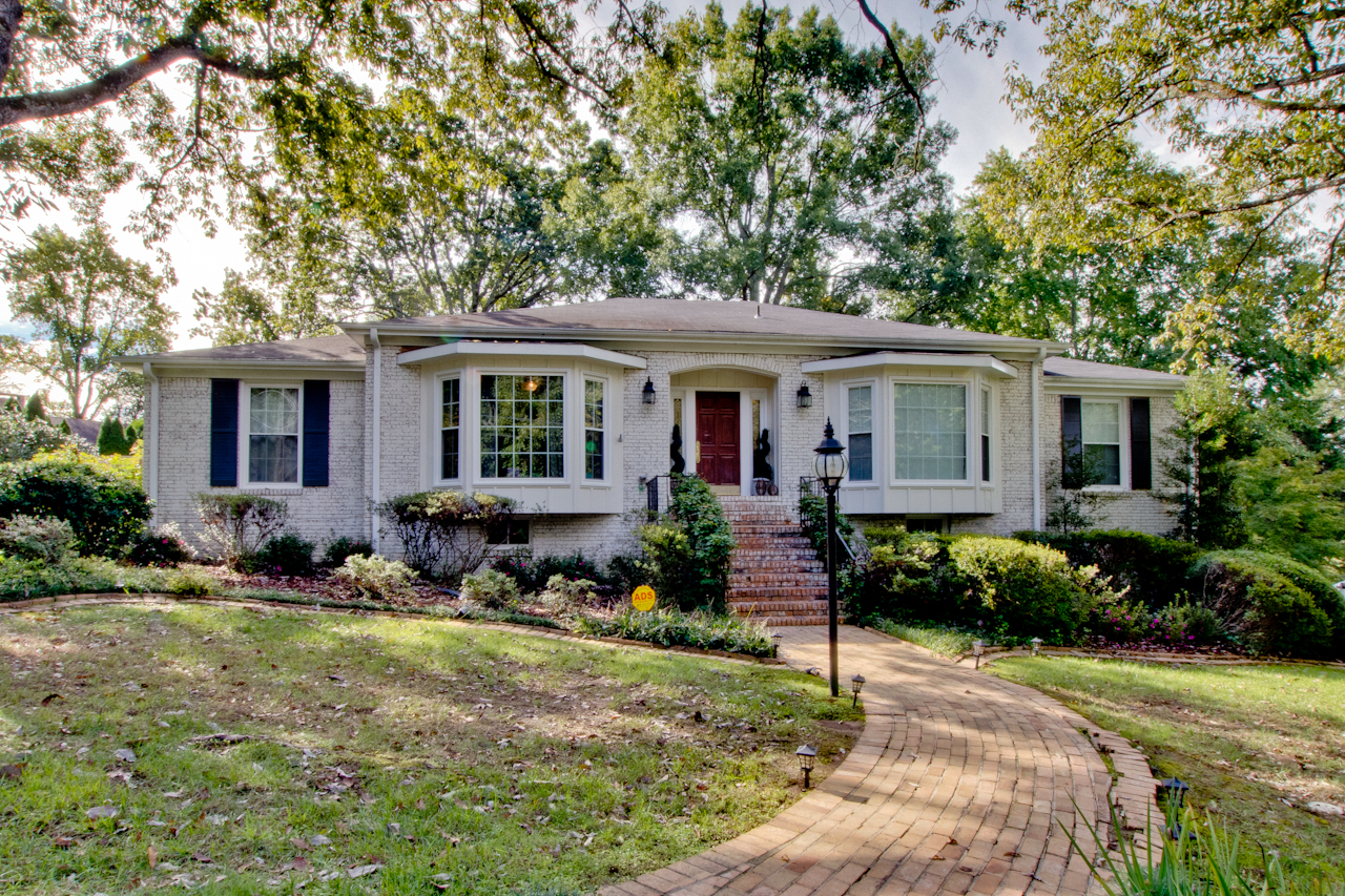 Living in Jones Valley: Scenic Homes, Top Schools & Convenience in Huntsville, AL header image.