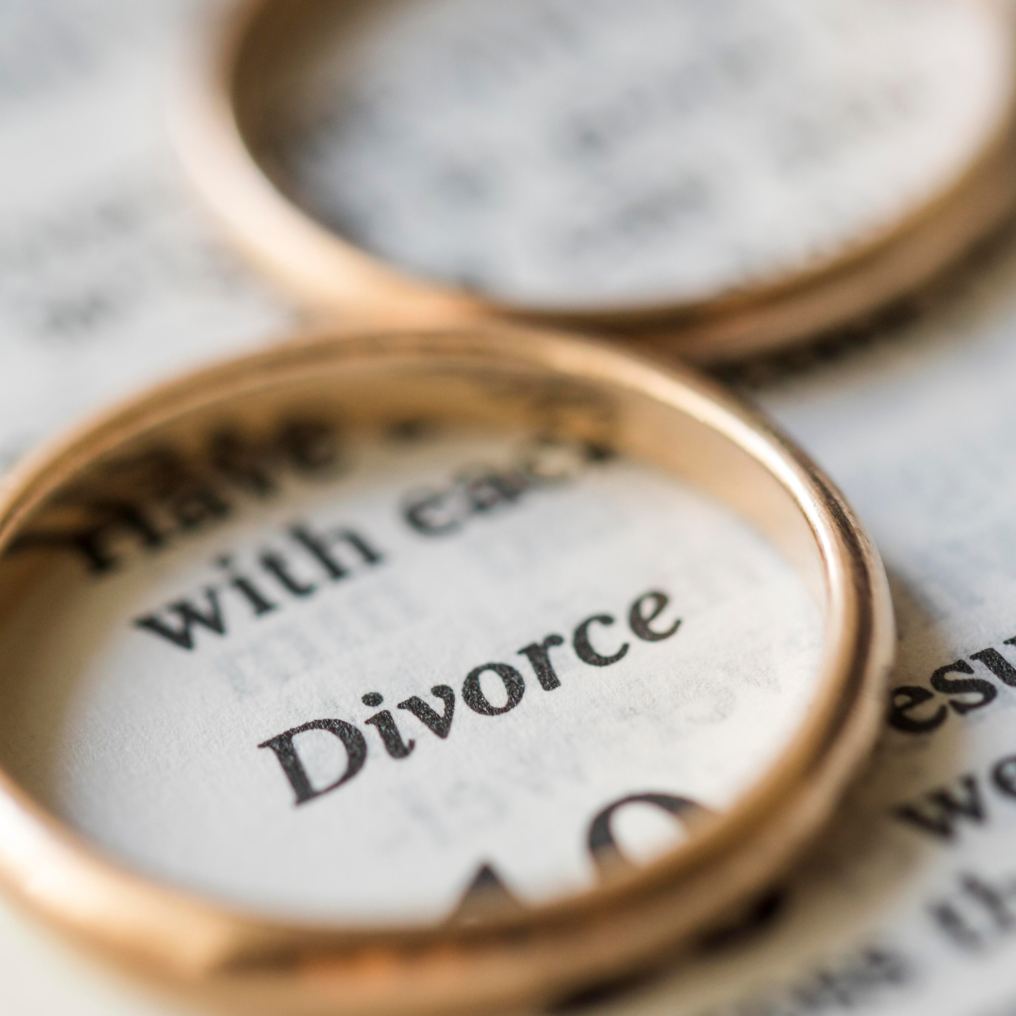 🏡 Selling a House During Divorce in Huntsville, AL (2026 Guide) header image.