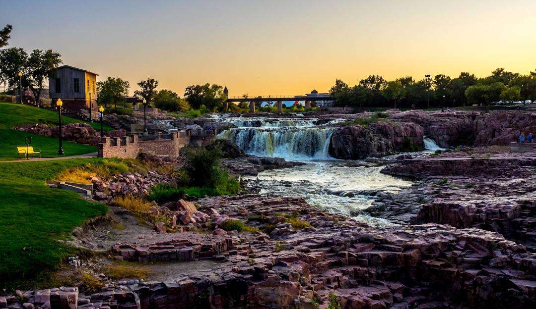 ***Sioux Falls - April Market Report*** header image.