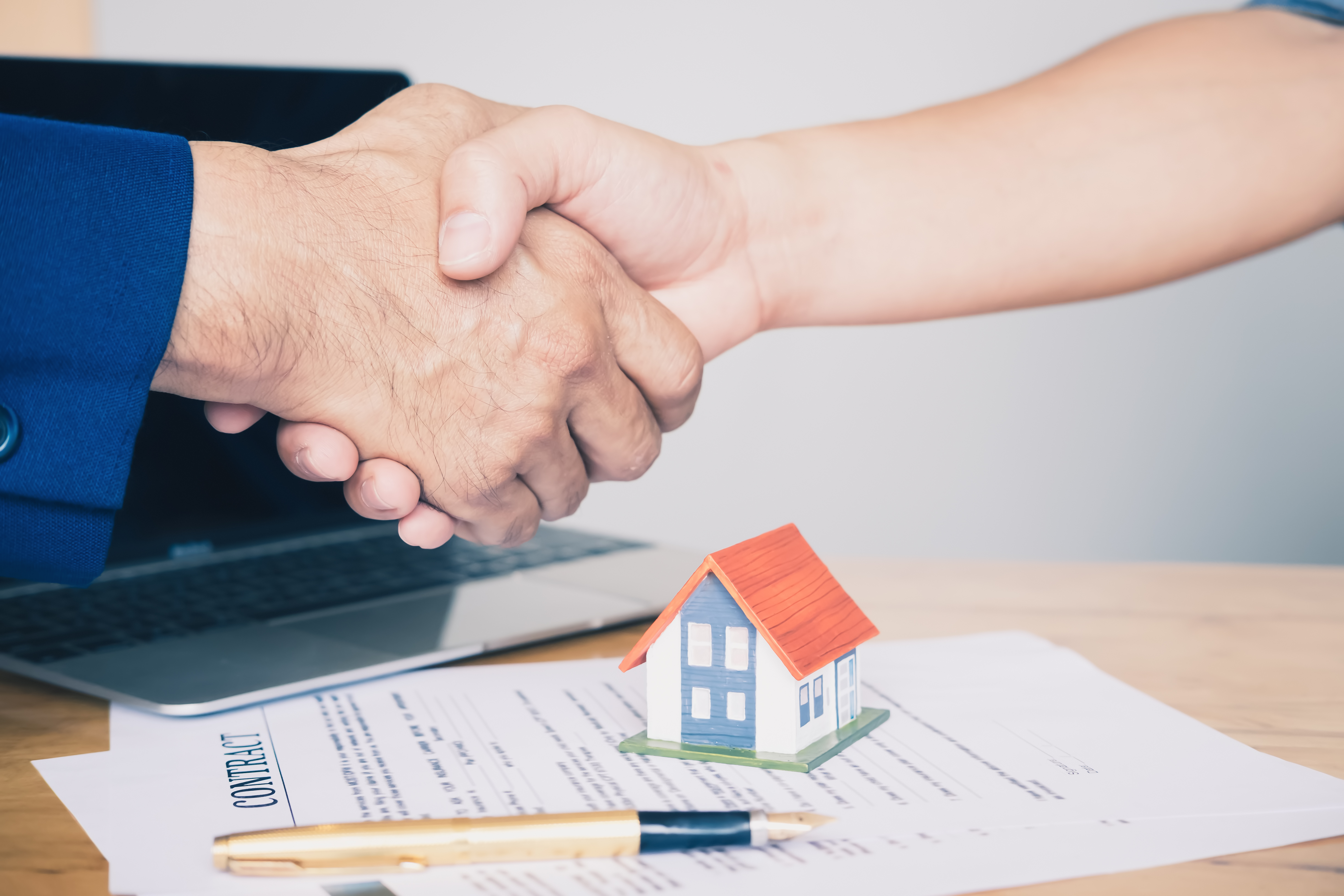 Veteran homebuyer reviewing seller-paid closing costs on a VA loan.