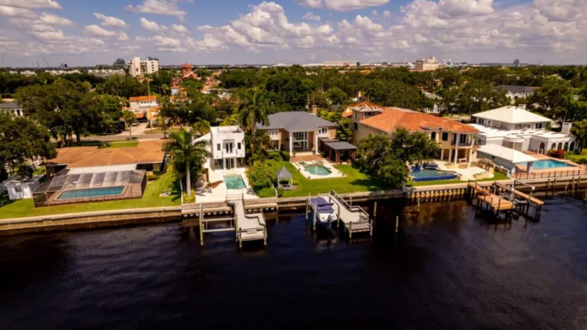 Politics, sunshine and affordability: The factors fueling Florida's housing market header image.