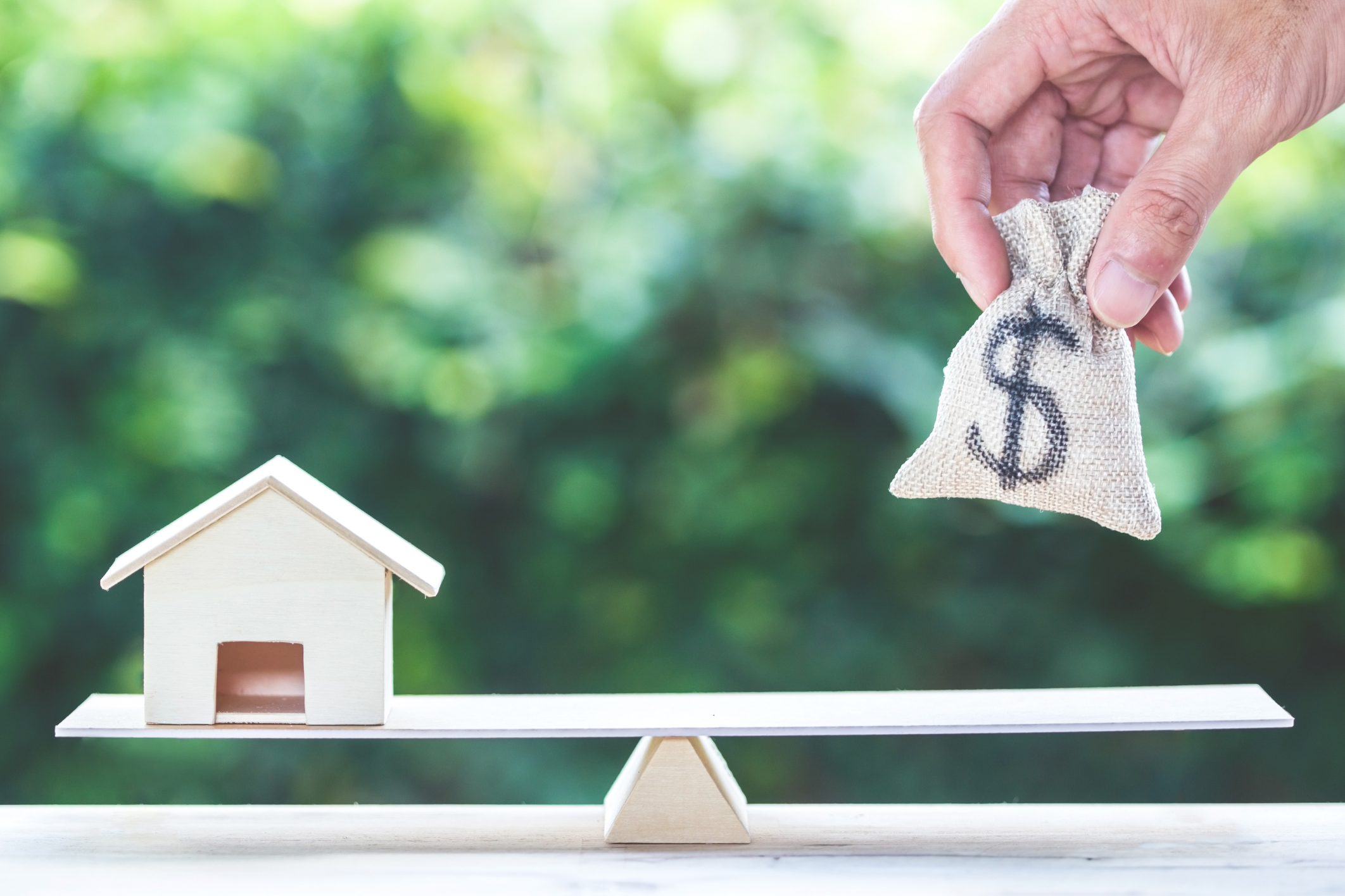 The Lender Lowdown: 5 Essential Tips for Picking the Perfect Home Lender header image.