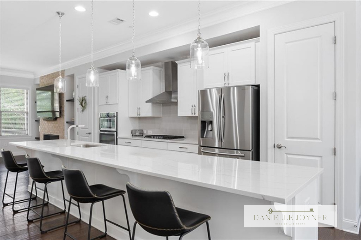 Things to Consider When Buying a Luxury Home header image.