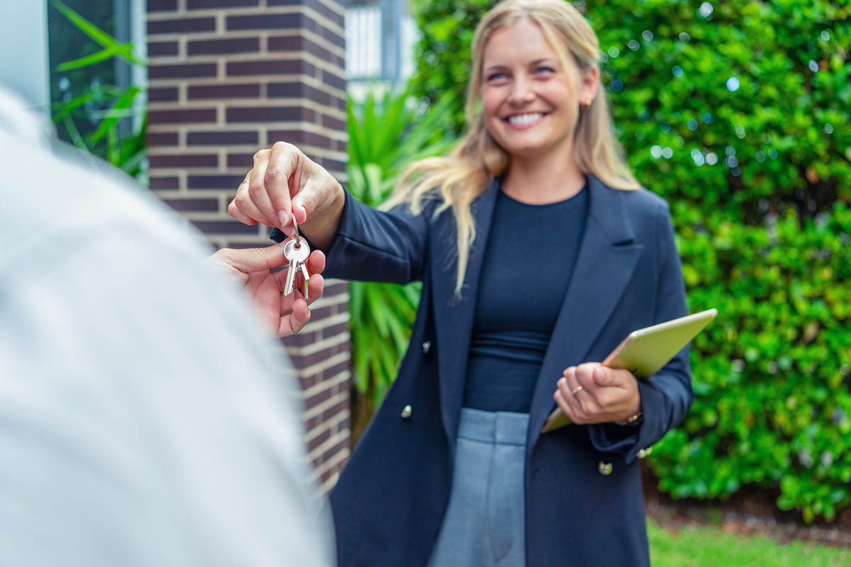 Recruiting blog for new real estate agents about joining a team to grow faster