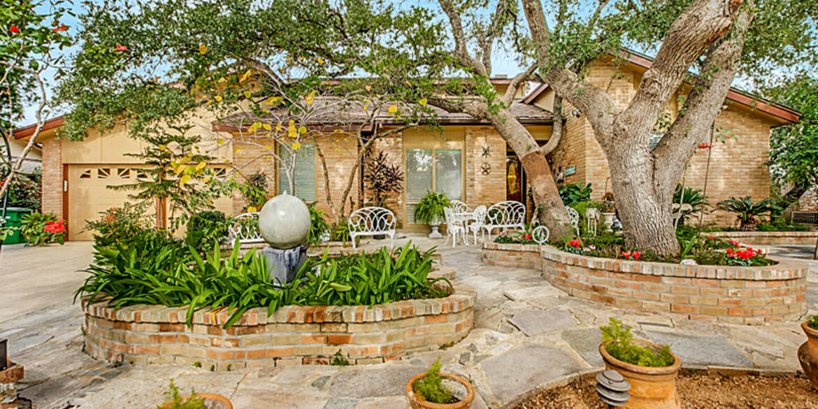 Featured Listing - 4419 Meredith Woods St header image.