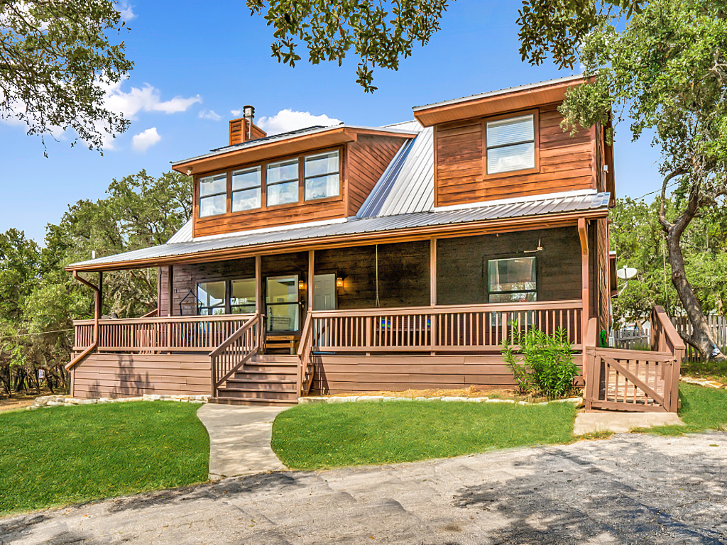Featured Listing - 297 Lakewood Dr header image.