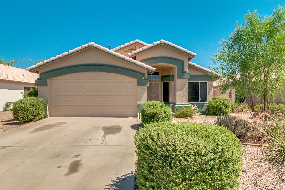 This darling Mesa home is now on the market and it will NOT last long! header image.