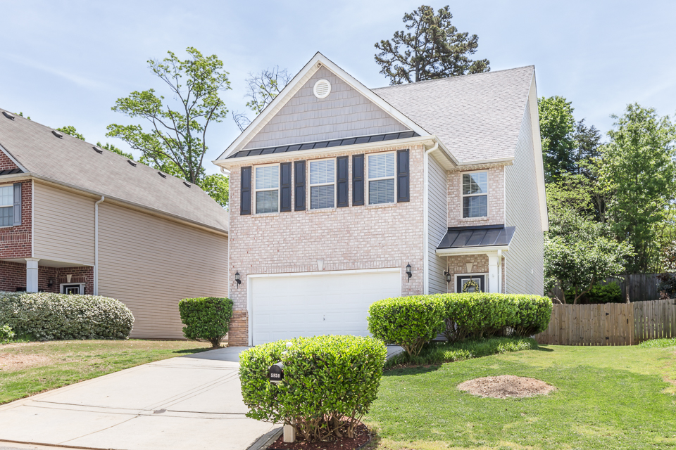 OPEN HOUSE: New Listing in Flowery Branch! header image.