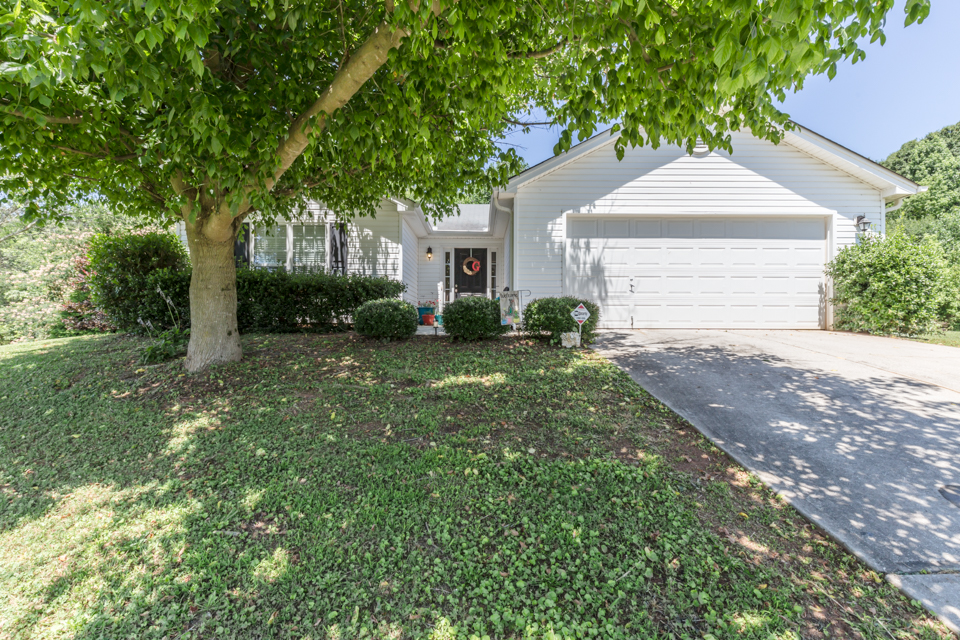 OPEN HOUSE: New Listing in Maysville! header image.