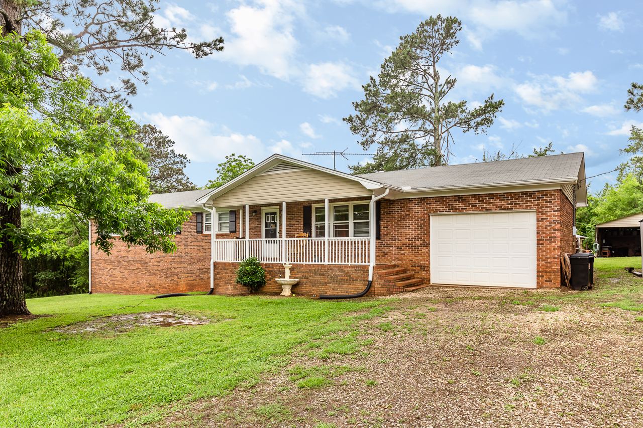 OPEN HOUSE: New Listing in Elberton! header image.