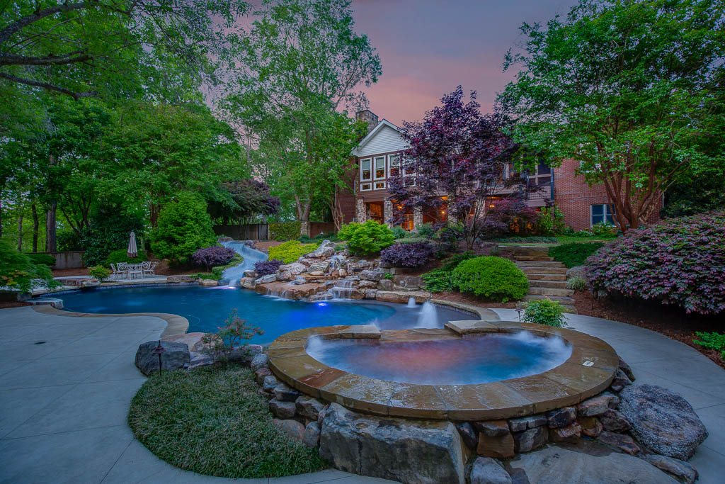 SIMPLY STUNNING Luxury Equestrian Estate! header image.