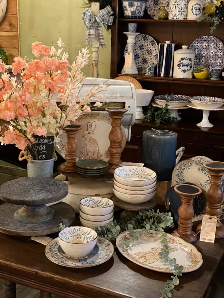 The Vintage Farmhouse Weekly Beat header image.