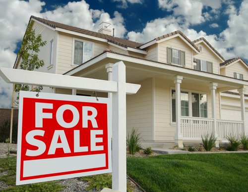 10 Things to Avoid When Trying to Sell Your Home header image.