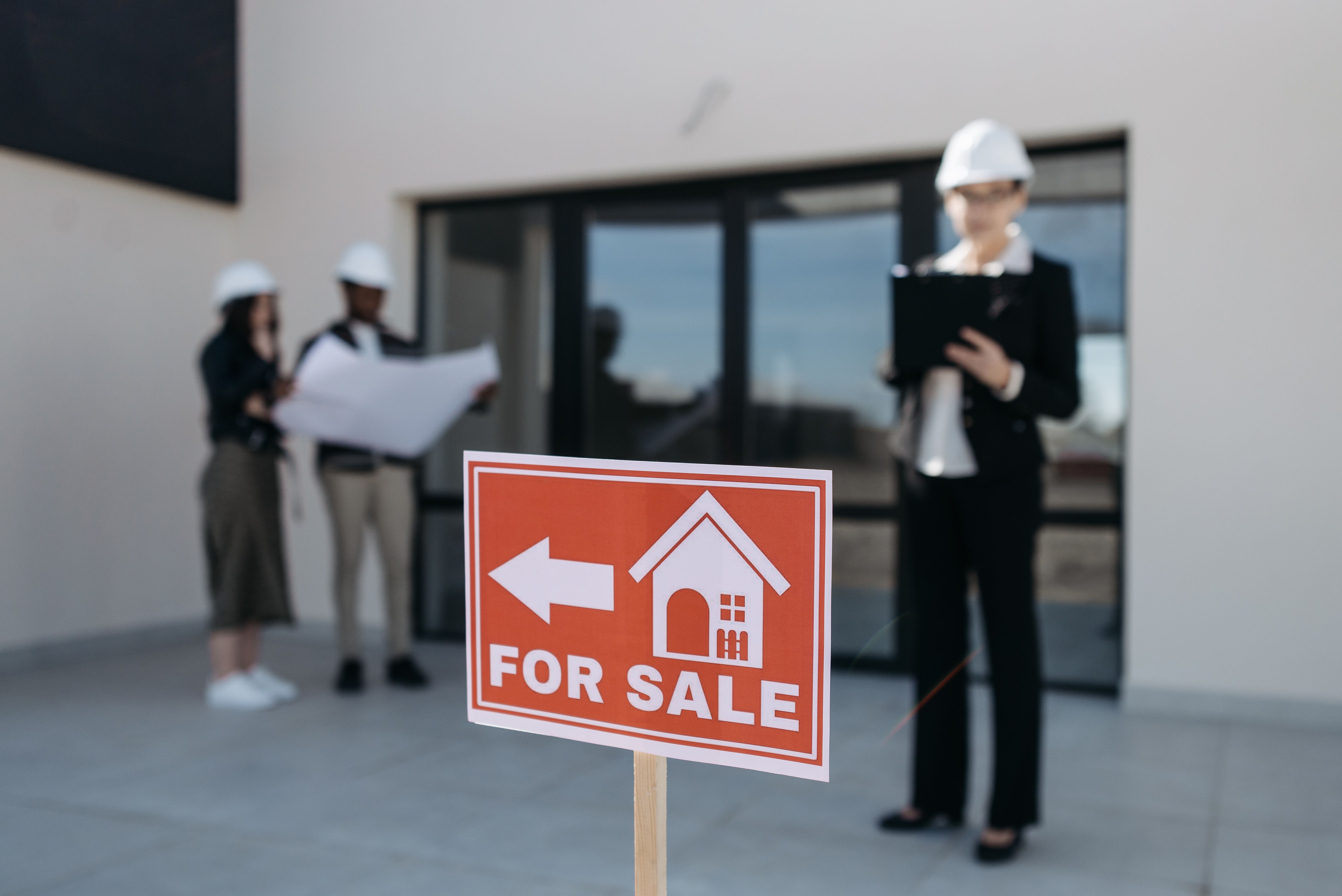 Should You Use One Agent or Two When Buying and Selling a Home? header image.