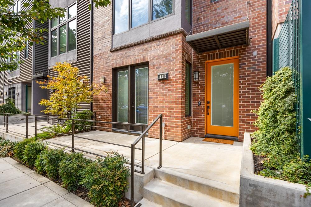 1606 20th St, Sacramento, CA  95811 header image.