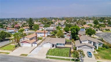 See if the market is heading for a crash, This week in real estate. header image.