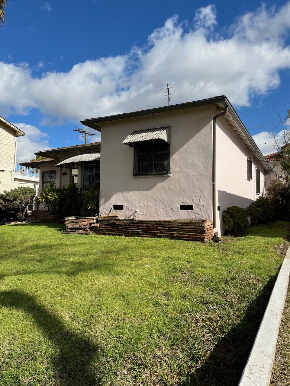 Another Home Sold in Los Ageles, CA header image.