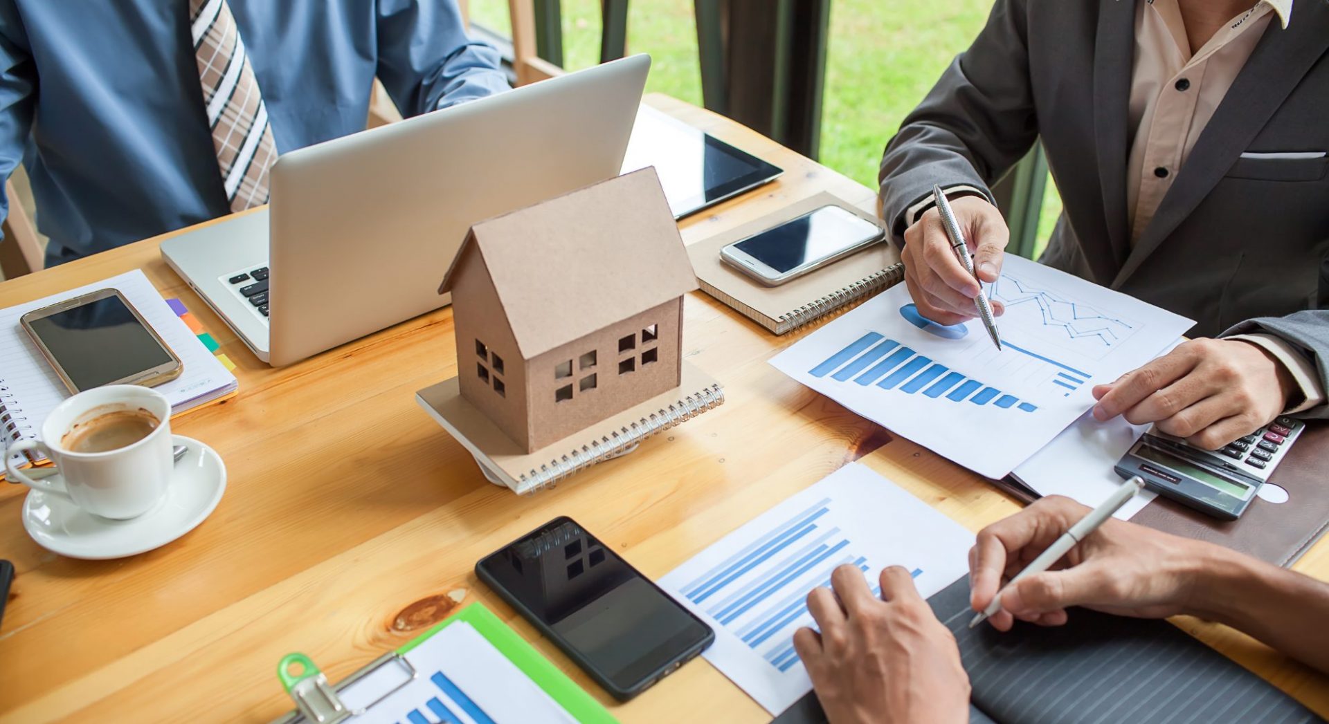 The Benefits of Hiring a Local Real Estate Agent in Gulf Shores header image.