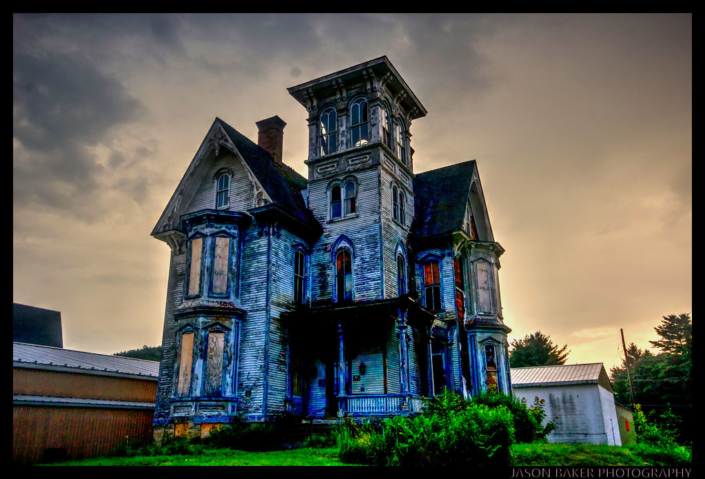Why Are Victorian Homes Considered Haunted? header image.