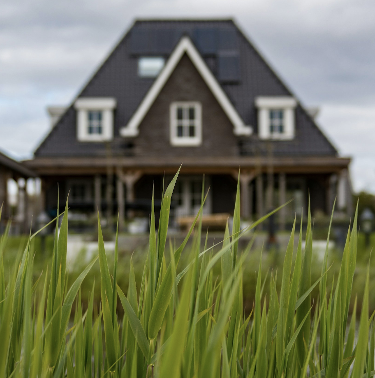 8 Things Realtors Want You To Know Before Buying Or Selling A Home header image.