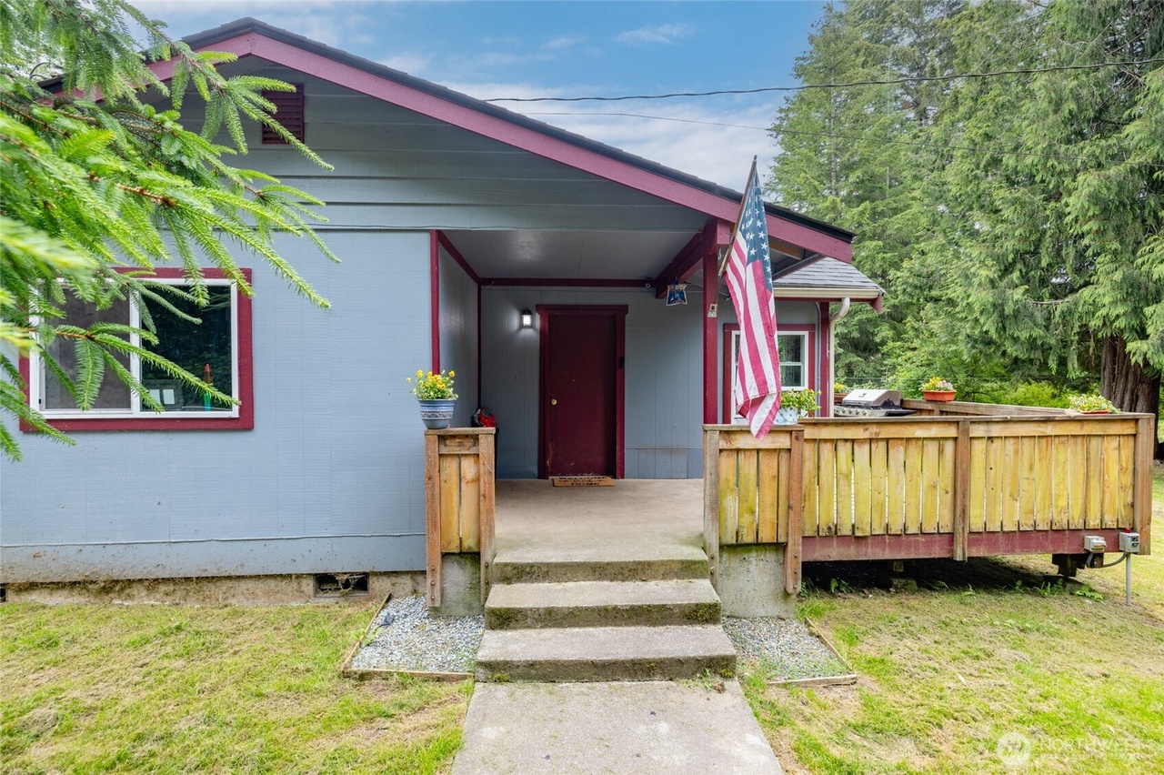 Escape to Peaceful Country Living on 2.49 Private Acres header image.