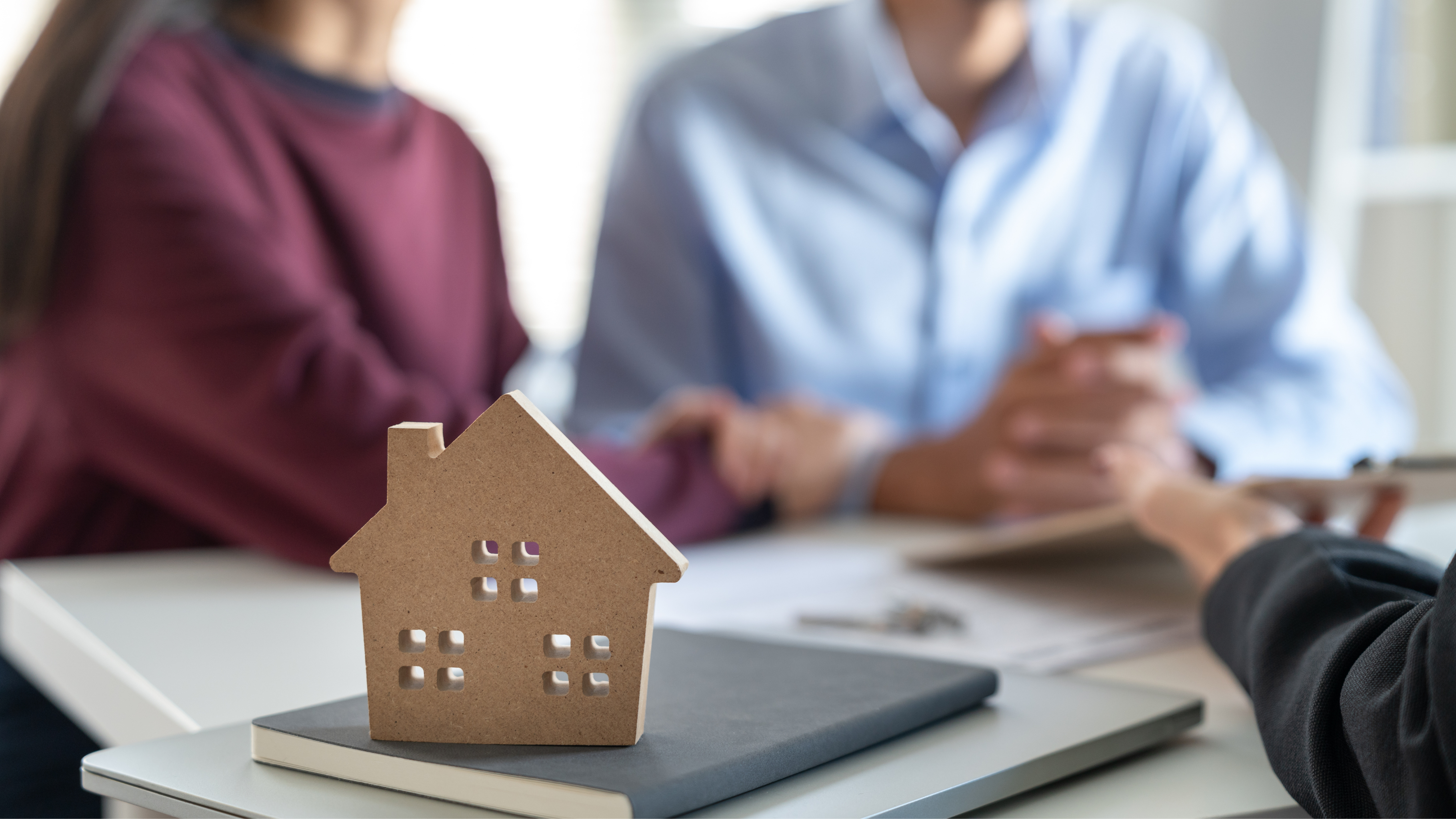 Discover Cash Offer Benefits in Real Estate header image.