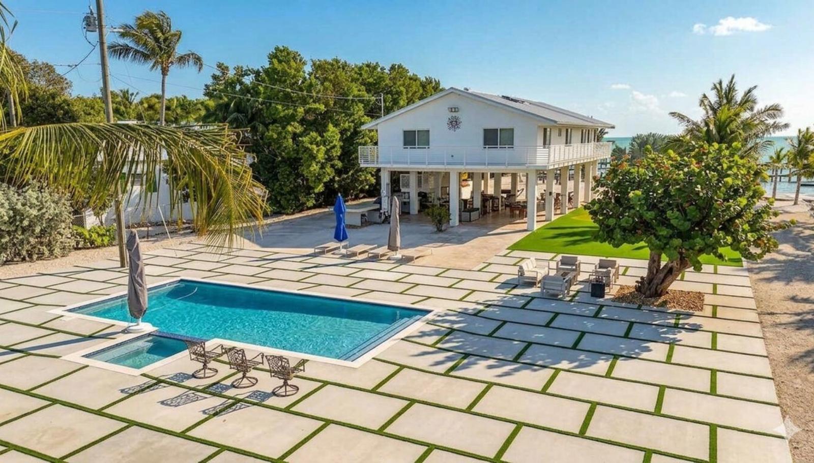 Why Overpricing Your Home Can Cost You Money header image.