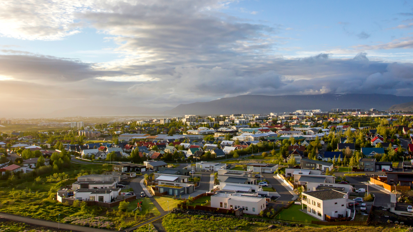 How to find the right neighborhood for your family? header image.