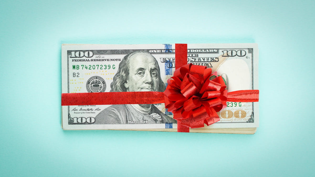 The Dos and Don’ts of Receiving Down Payment Gifts from Family & Friends header image.