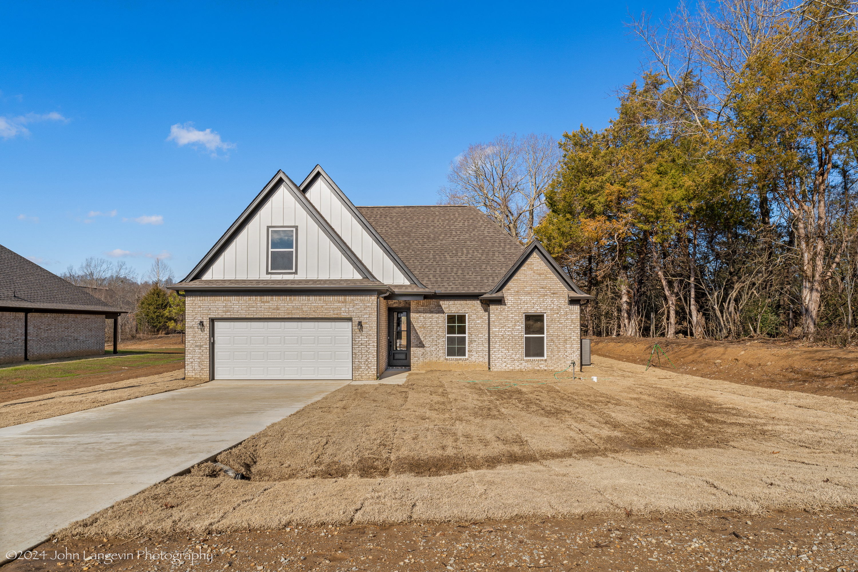 Is Now the Right Time to Sell Your Home? Here's What the Market Is Telling Us. header image.
