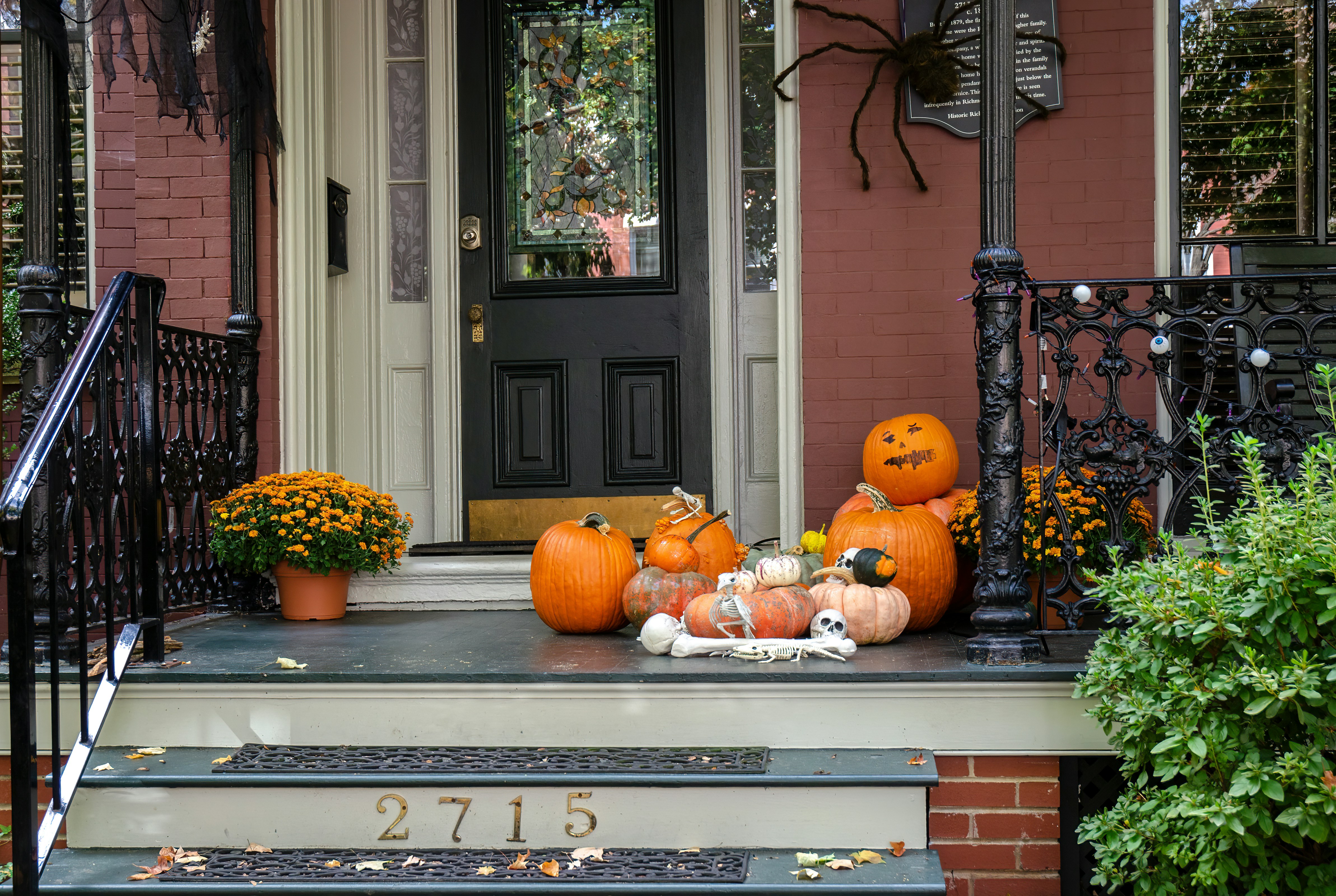 🎃 Trick-or-Treat Safety & Fun Halloween Home Ideas header image.